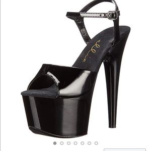 ELLIE heels. Size 6. 7 inch heel.